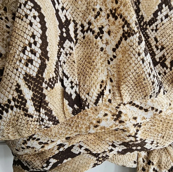 H&M Crop Top  One Shoulder Animal Phyton Snake Print Sleeveless Size XL - Picture 4 of 6